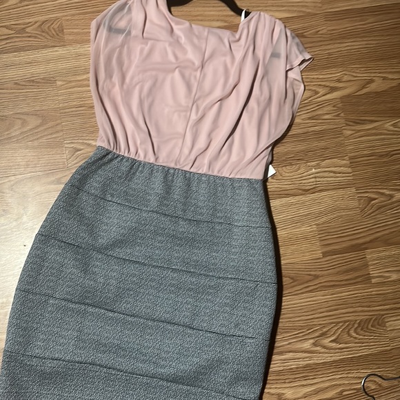 Like new - pink and houndstooth MIDI dress, size 12P - Picture 4 of 7